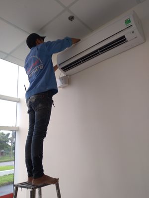 MÁY LẠNH BÁO LỖI EC